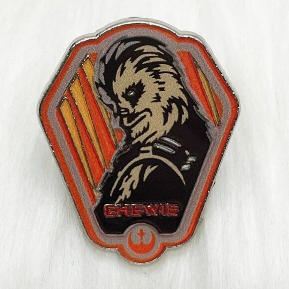 🔮 5/$25 Star Wars The Force‎ Awakens Chewie Pin - Picture 1 of 2